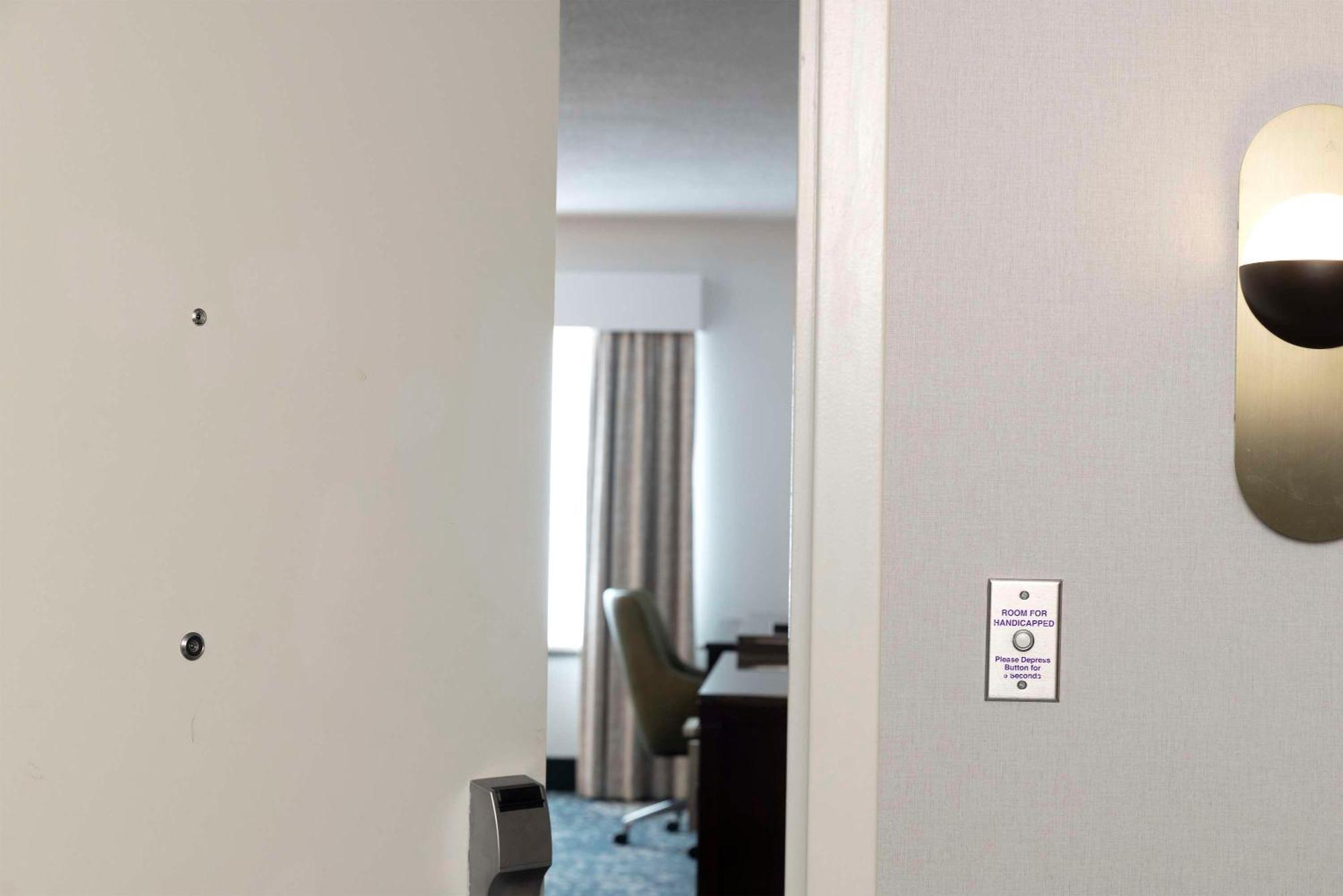 Hilton Garden Inn Bethesda Downtown Eksteriør billede