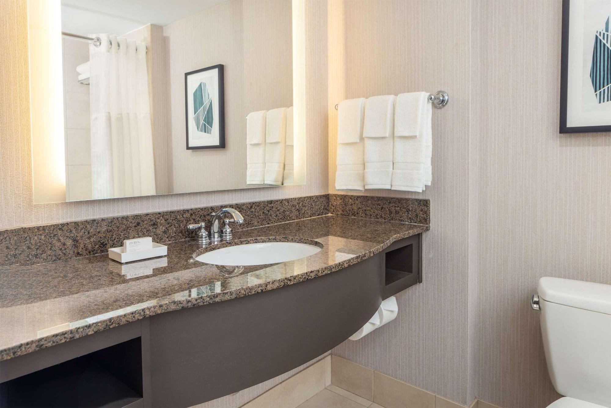 Hilton Garden Inn Bethesda Downtown Eksteriør billede